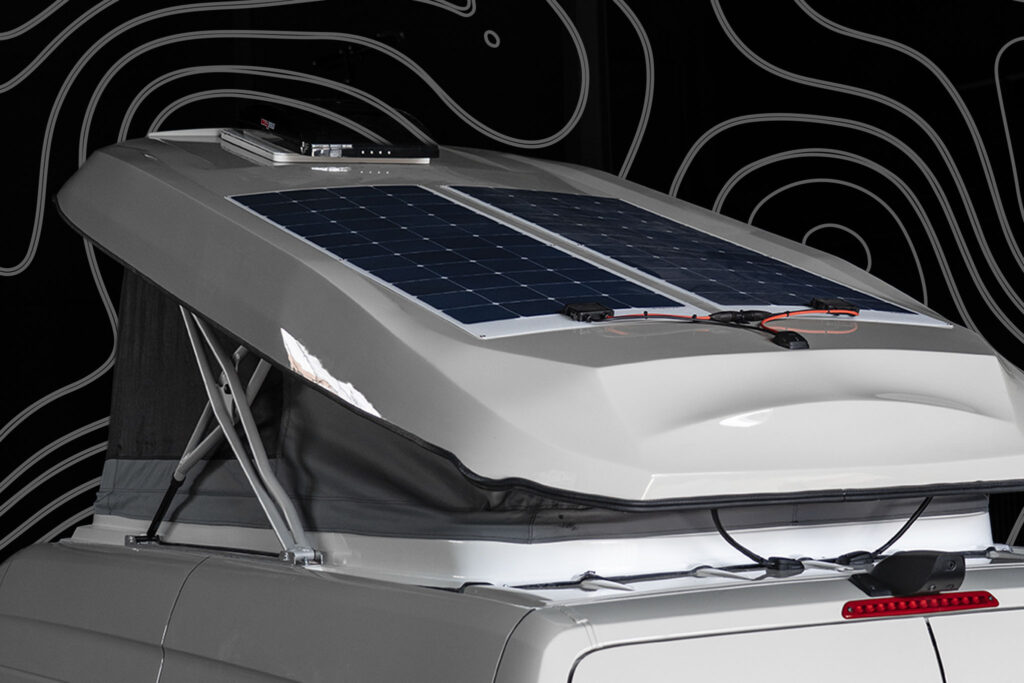 Solaranlage Camper Installation auf Wohnmobil Dach in der Schweiz
