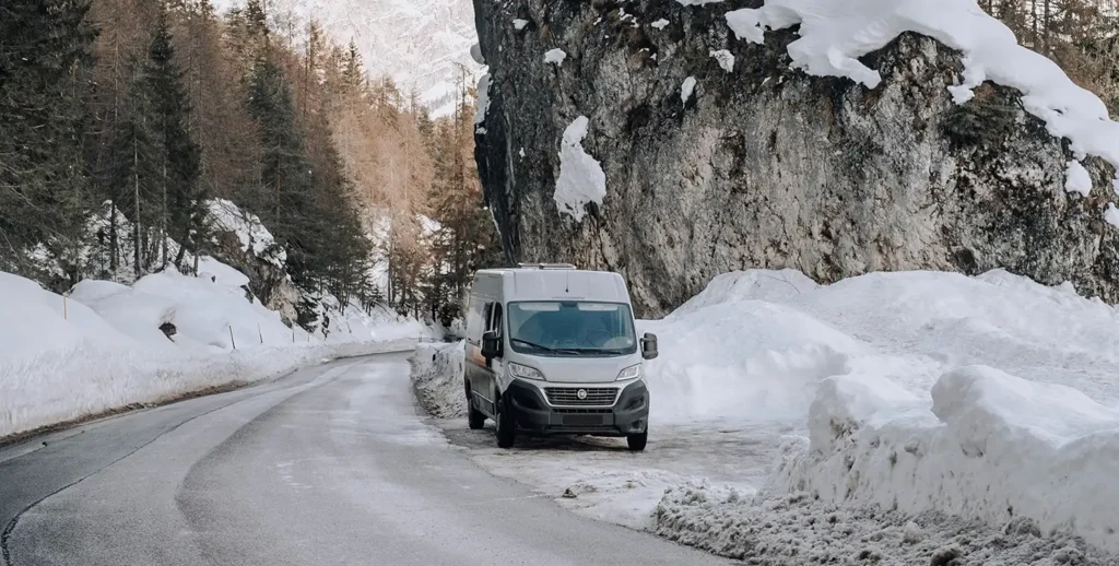 Wintercamping Wohnmobil mit Heizmatte Lithium-Batterie