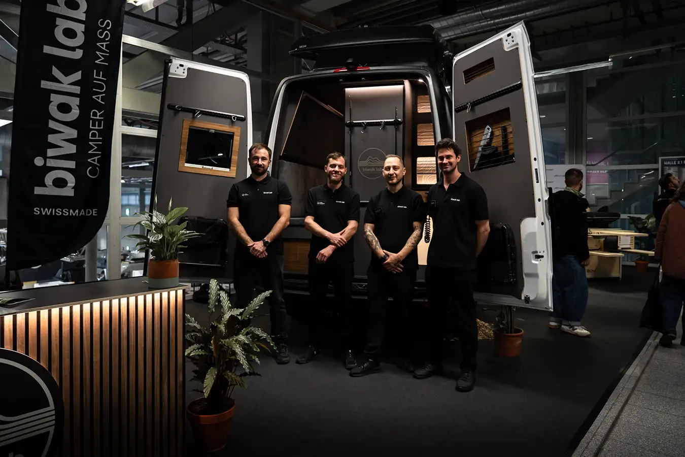 Teamfoto biwak lab, Profis für Camper Ausbau Schweiz.