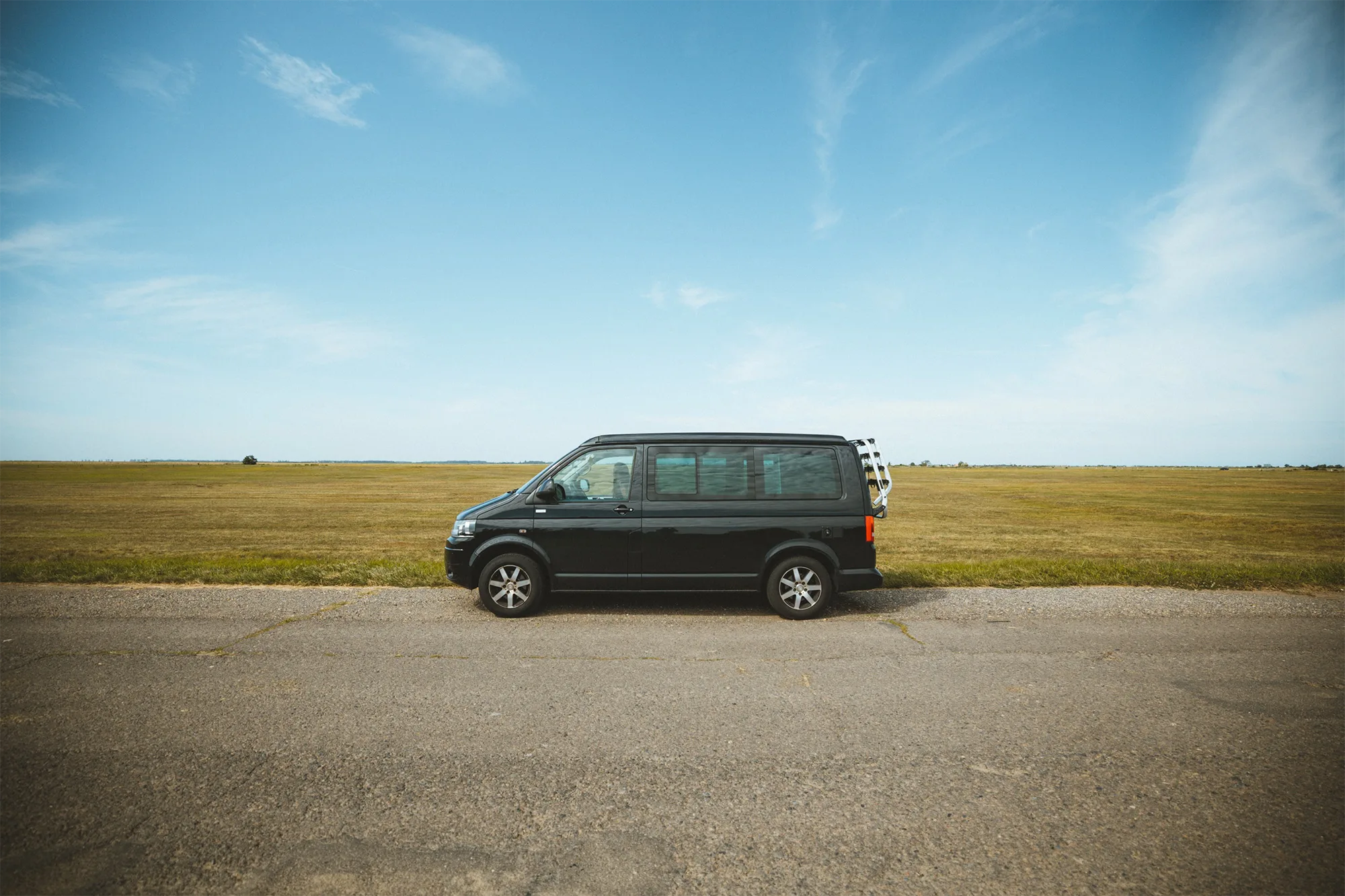 Eingebaute 100 Ah LiFePO4-Lithiumbatterie im VW T6 von biwak lab